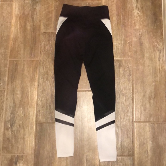 SO Yoga High-rise Legging - Picture 2 of 4